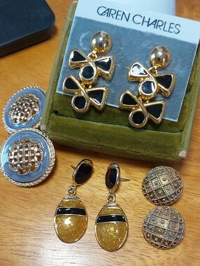 💜5/$25💜 Lot 4 Pair Vintage Goldtone Earrings Enamel Dome Button Dangle